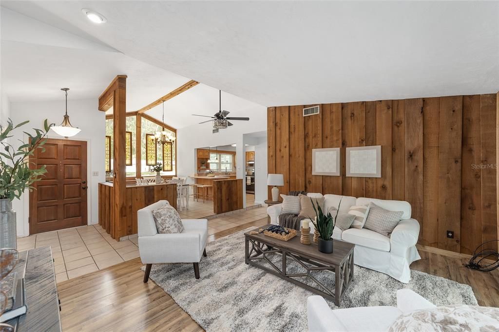 Под контрактом: $327,707 (3 спален, 2 ванн, 1882 Квадратных фут)