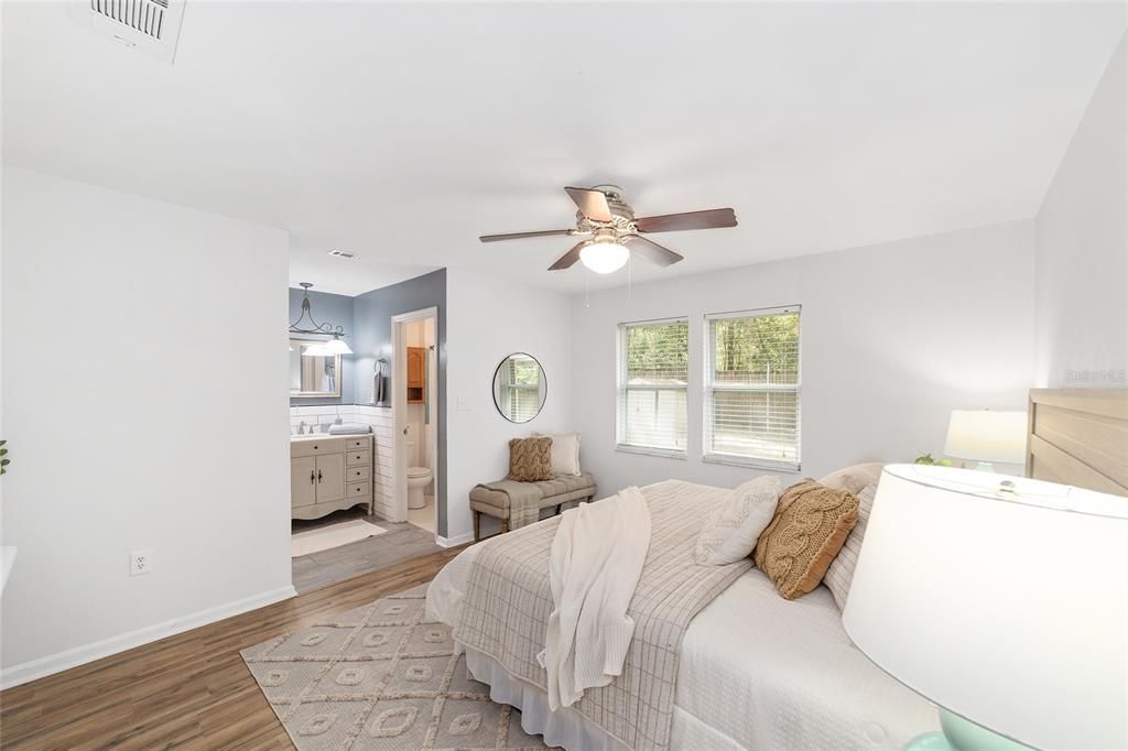 Под контрактом: $327,707 (3 спален, 2 ванн, 1882 Квадратных фут)