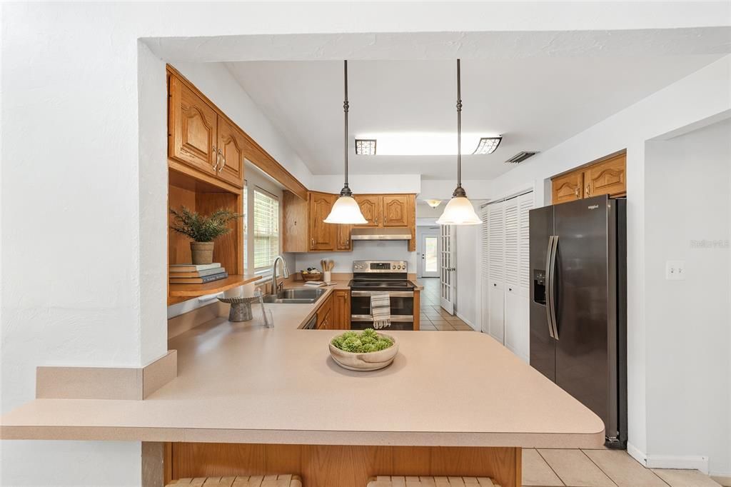 Под контрактом: $327,707 (3 спален, 2 ванн, 1882 Квадратных фут)