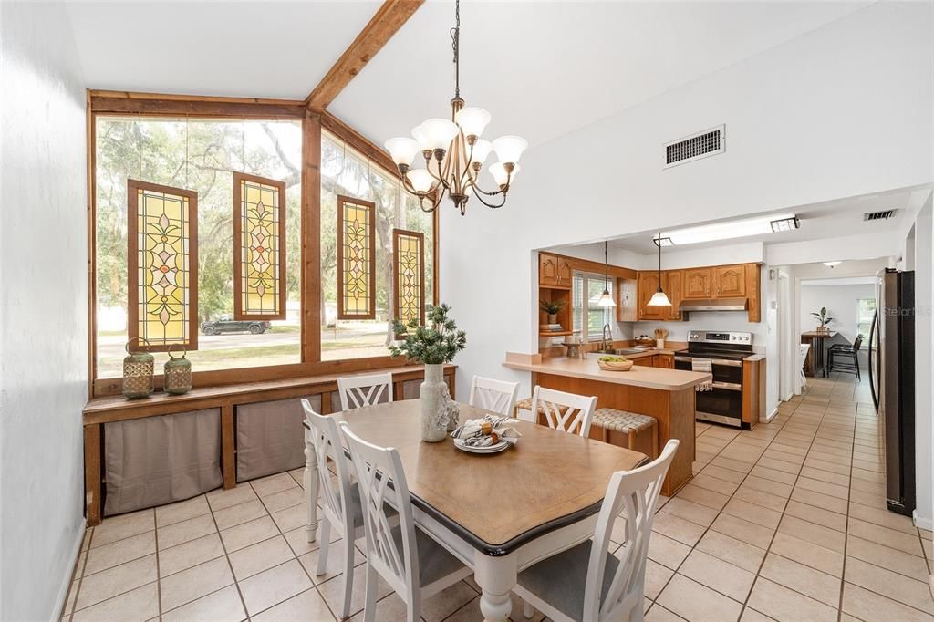 Под контрактом: $327,707 (3 спален, 2 ванн, 1882 Квадратных фут)