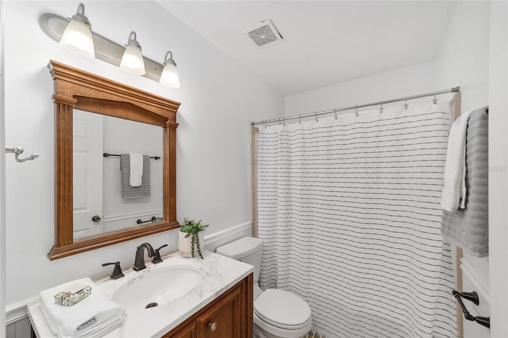 Под контрактом: $327,707 (3 спален, 2 ванн, 1882 Квадратных фут)