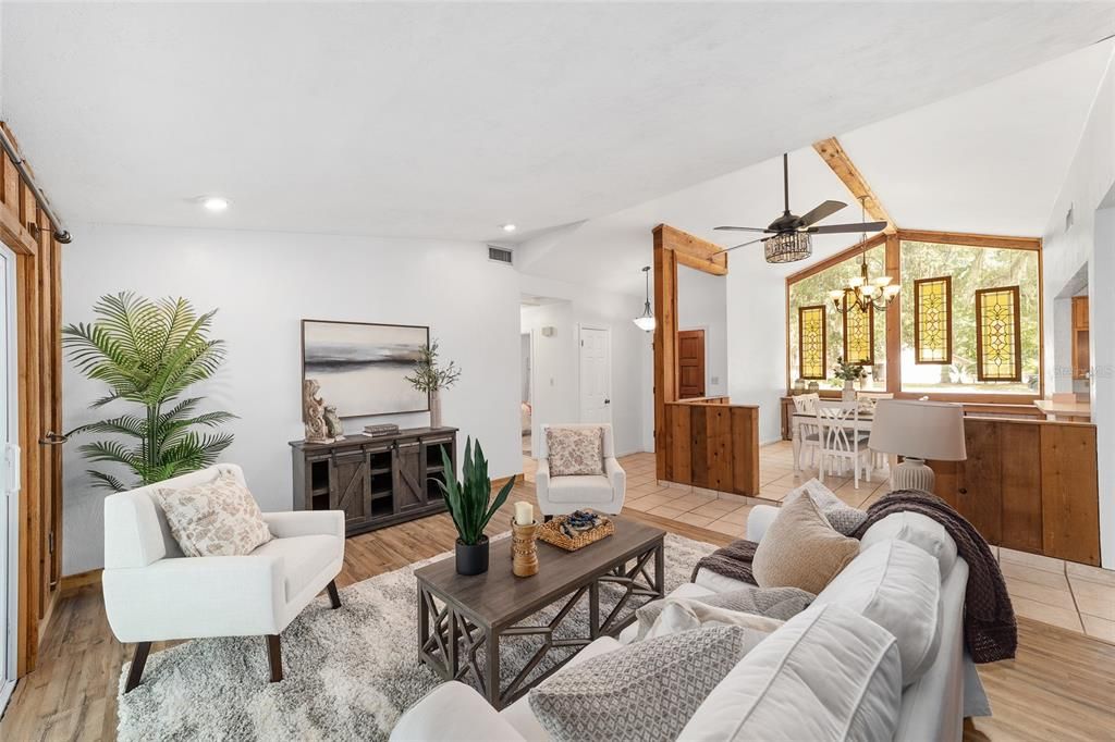 Под контрактом: $327,707 (3 спален, 2 ванн, 1882 Квадратных фут)