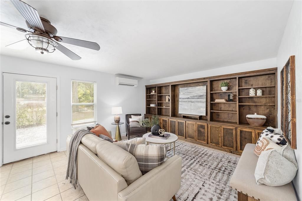 Под контрактом: $327,707 (3 спален, 2 ванн, 1882 Квадратных фут)