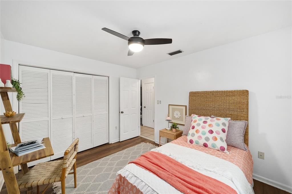 Под контрактом: $327,707 (3 спален, 2 ванн, 1882 Квадратных фут)