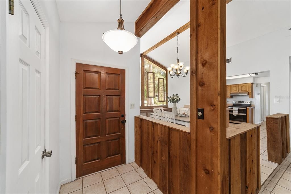 Под контрактом: $327,707 (3 спален, 2 ванн, 1882 Квадратных фут)