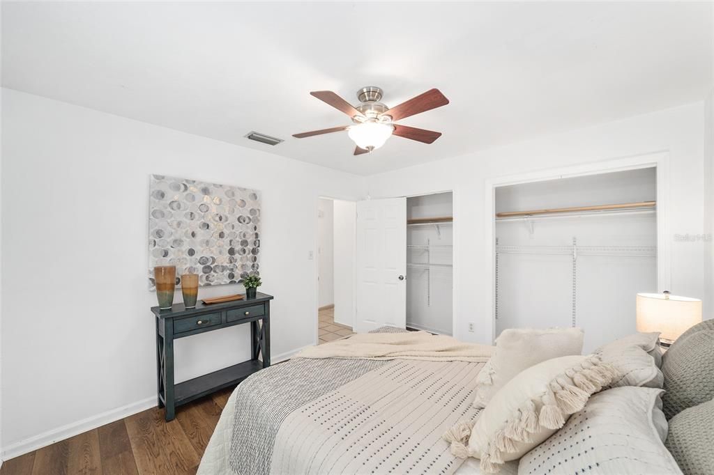 Под контрактом: $327,707 (3 спален, 2 ванн, 1882 Квадратных фут)