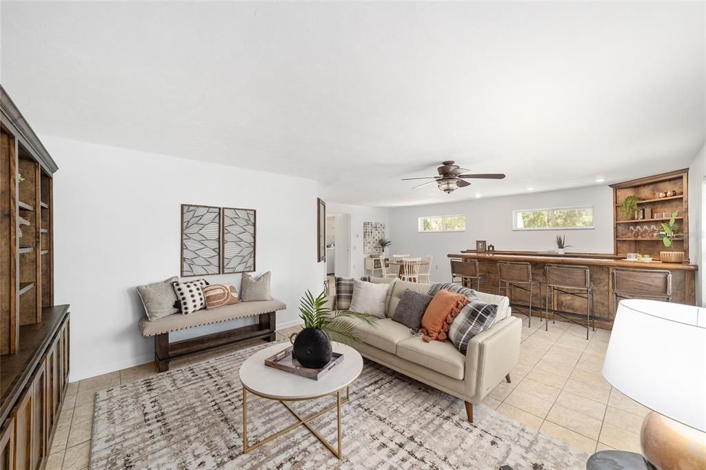 Под контрактом: $327,707 (3 спален, 2 ванн, 1882 Квадратных фут)