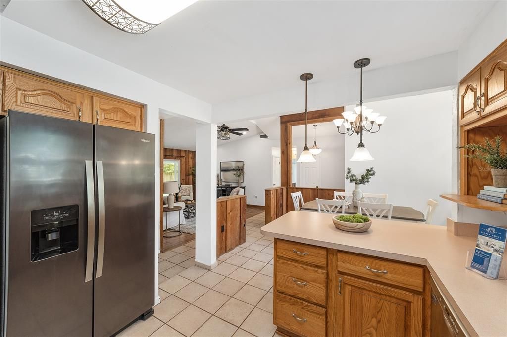 Под контрактом: $327,707 (3 спален, 2 ванн, 1882 Квадратных фут)