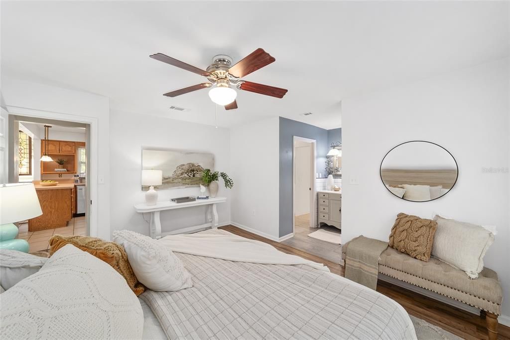 Под контрактом: $327,707 (3 спален, 2 ванн, 1882 Квадратных фут)