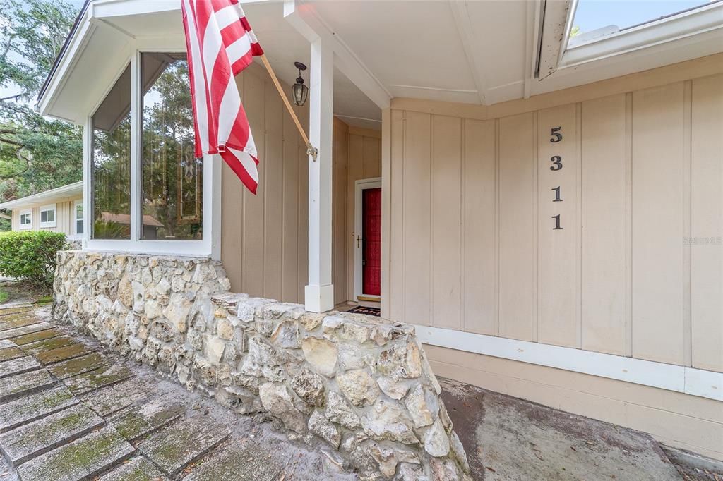 Под контрактом: $327,707 (3 спален, 2 ванн, 1882 Квадратных фут)