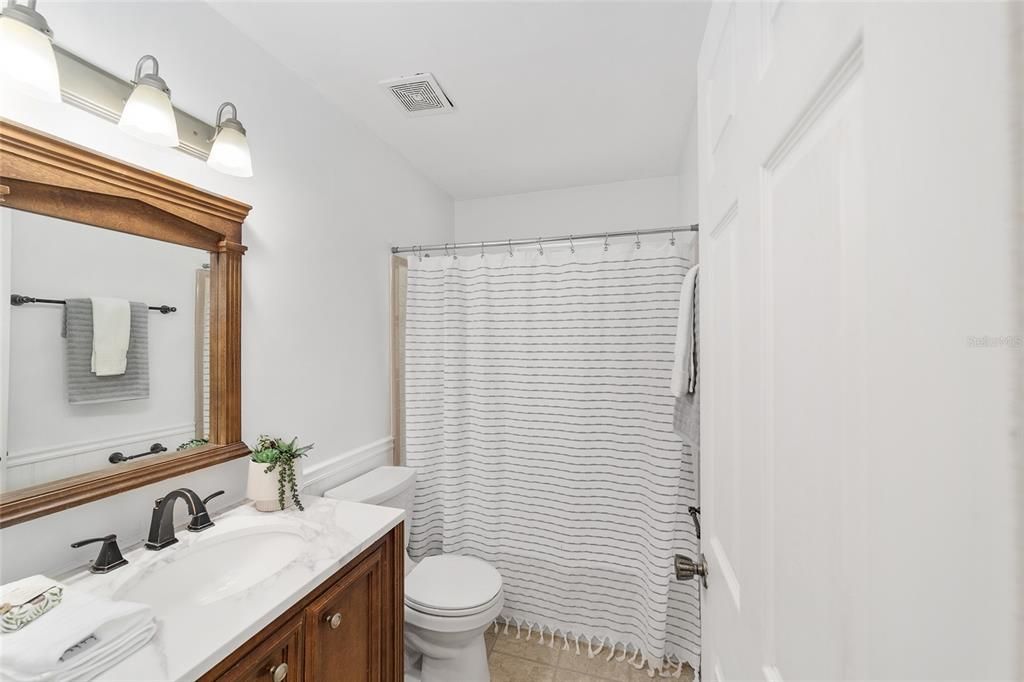 Под контрактом: $327,707 (3 спален, 2 ванн, 1882 Квадратных фут)