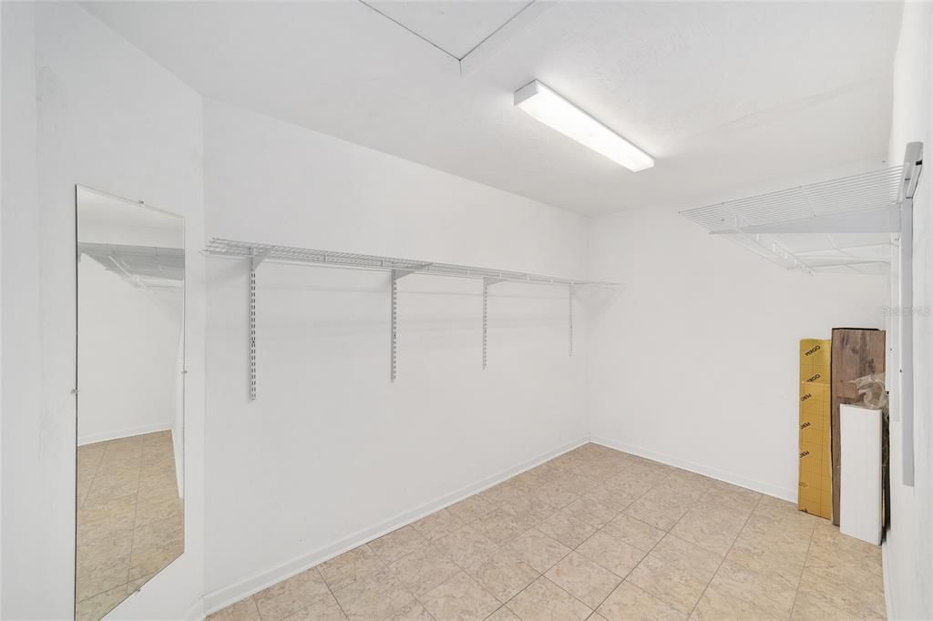 Под контрактом: $327,707 (3 спален, 2 ванн, 1882 Квадратных фут)