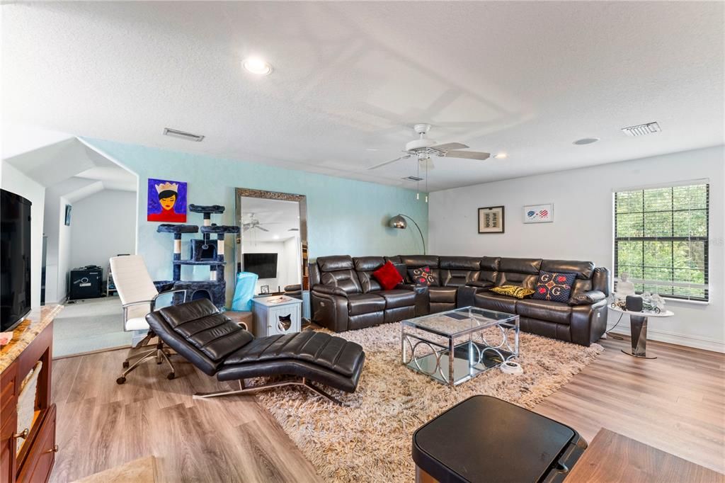 Activo con contrato: $2,175,000 (6 camas, 6 baños, 6738 Pies cuadrados)