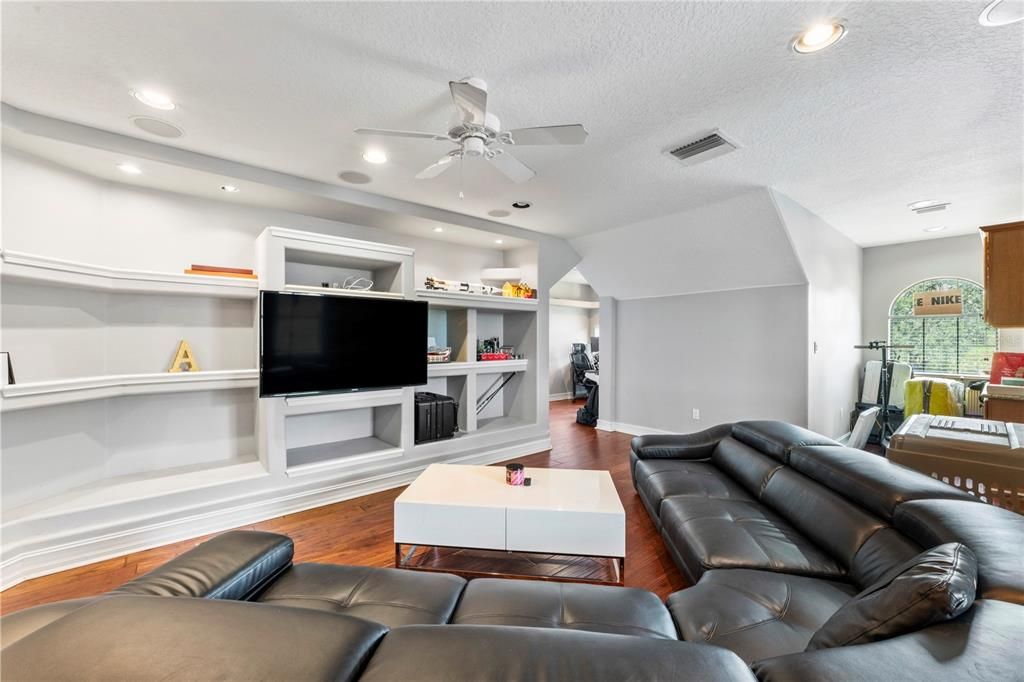 Activo con contrato: $2,175,000 (6 camas, 6 baños, 6738 Pies cuadrados)