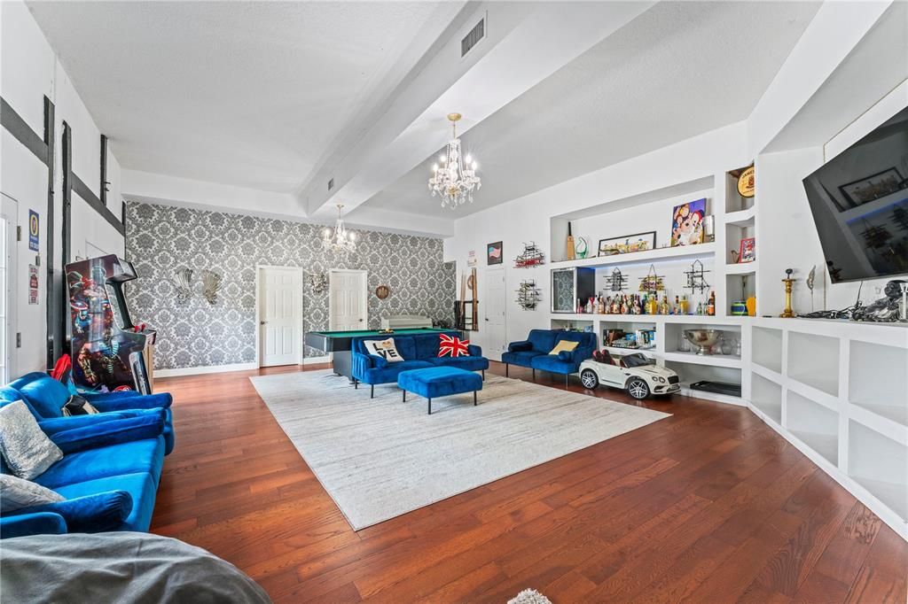 Activo con contrato: $2,175,000 (6 camas, 6 baños, 6738 Pies cuadrados)