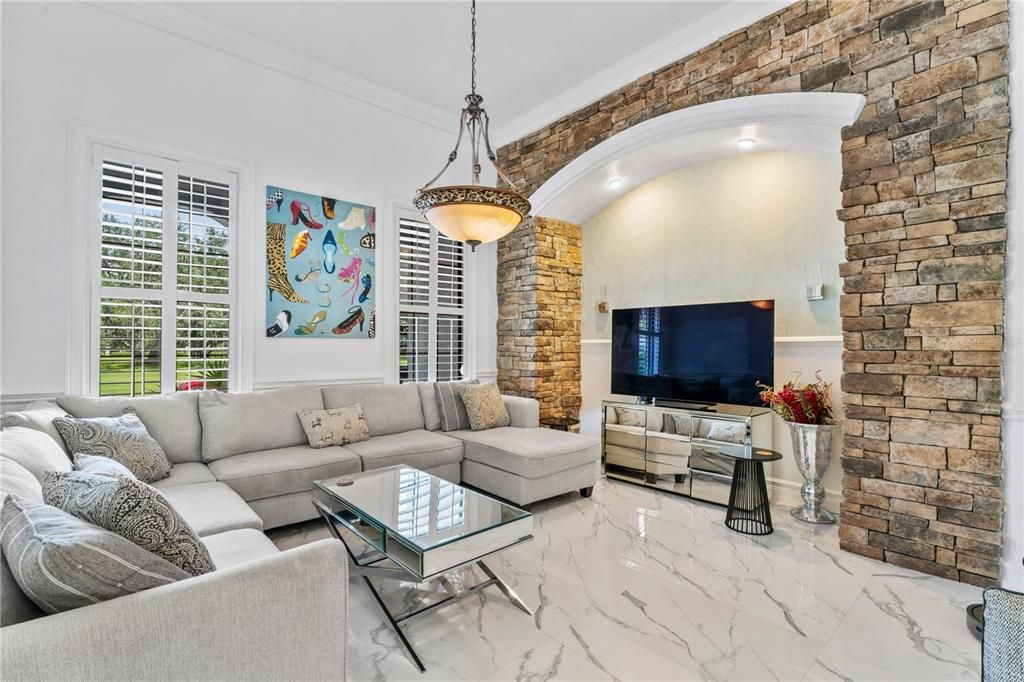 Activo con contrato: $2,175,000 (6 camas, 6 baños, 6738 Pies cuadrados)