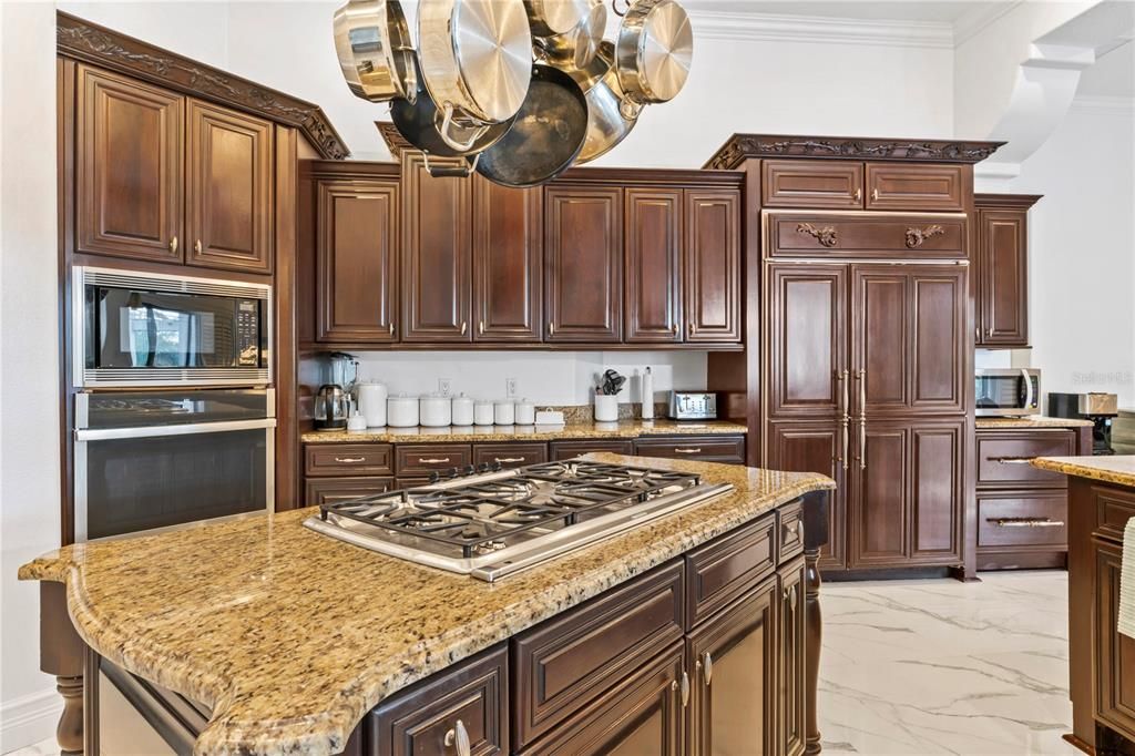 Activo con contrato: $2,175,000 (6 camas, 6 baños, 6738 Pies cuadrados)