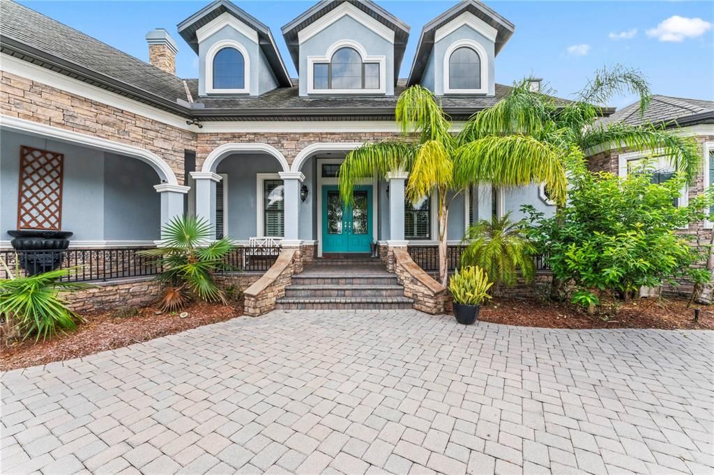 Activo con contrato: $2,175,000 (6 camas, 6 baños, 6738 Pies cuadrados)