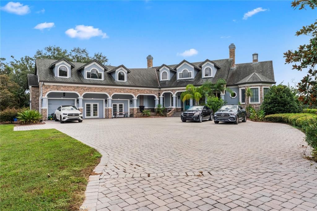 Activo con contrato: $2,175,000 (6 camas, 6 baños, 6738 Pies cuadrados)