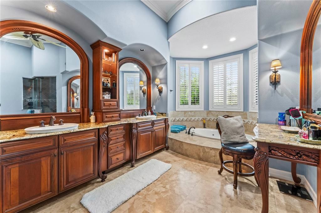 Activo con contrato: $2,175,000 (6 camas, 6 baños, 6738 Pies cuadrados)