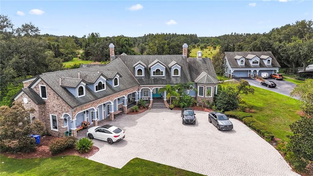 Activo con contrato: $2,175,000 (6 camas, 6 baños, 6738 Pies cuadrados)