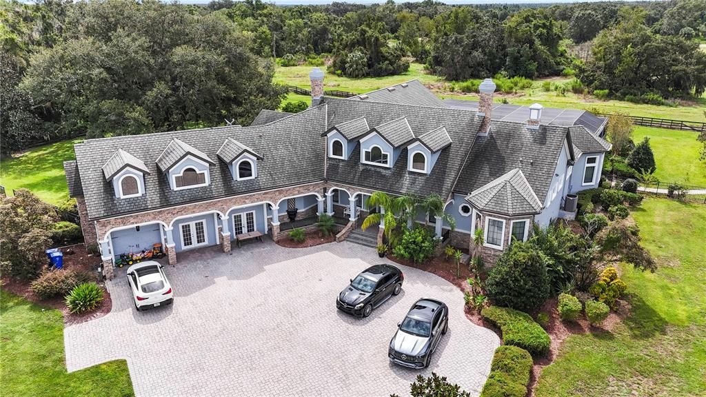 Activo con contrato: $2,175,000 (6 camas, 6 baños, 6738 Pies cuadrados)