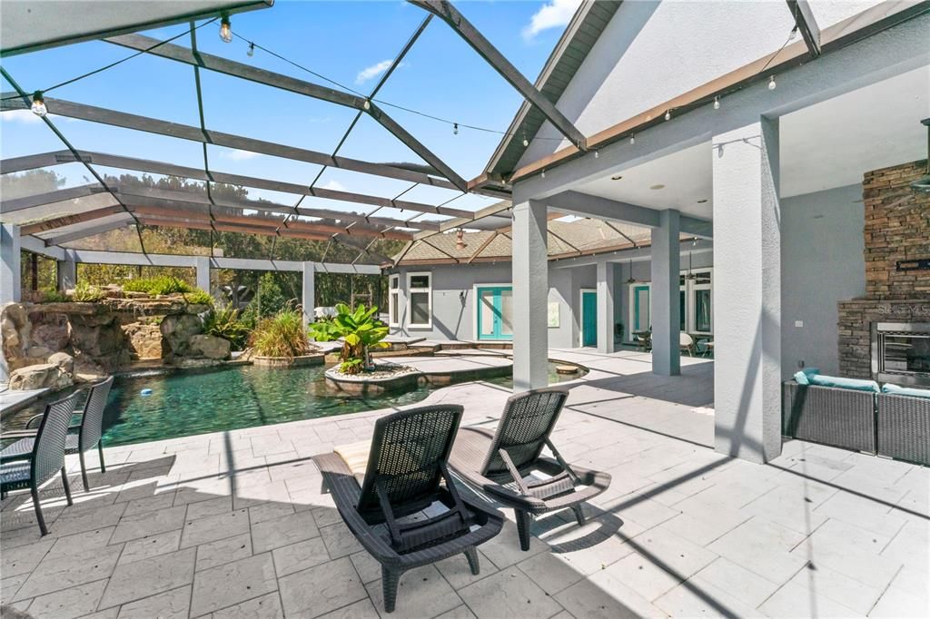 Activo con contrato: $2,175,000 (6 camas, 6 baños, 6738 Pies cuadrados)