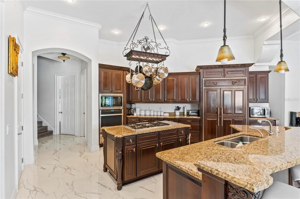 Activo con contrato: $2,175,000 (6 camas, 6 baños, 6738 Pies cuadrados)