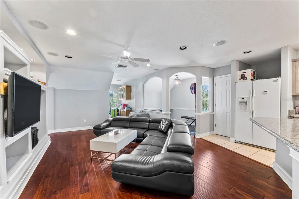 Activo con contrato: $2,175,000 (6 camas, 6 baños, 6738 Pies cuadrados)