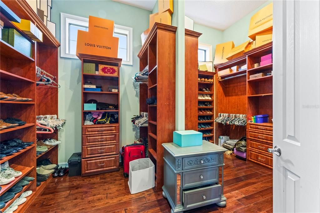 Activo con contrato: $2,175,000 (6 camas, 6 baños, 6738 Pies cuadrados)