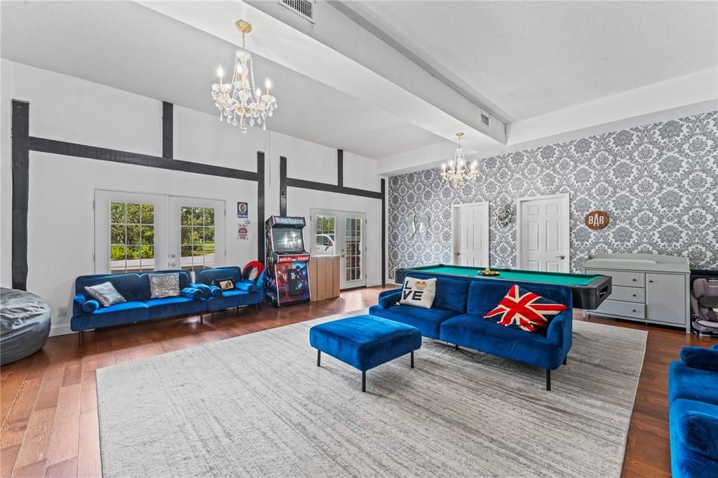 Activo con contrato: $2,175,000 (6 camas, 6 baños, 6738 Pies cuadrados)