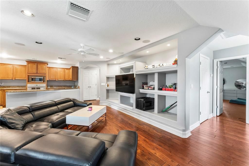 Activo con contrato: $2,175,000 (6 camas, 6 baños, 6738 Pies cuadrados)