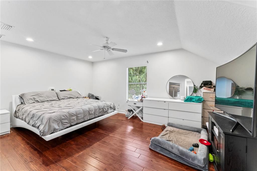 Activo con contrato: $2,175,000 (6 camas, 6 baños, 6738 Pies cuadrados)