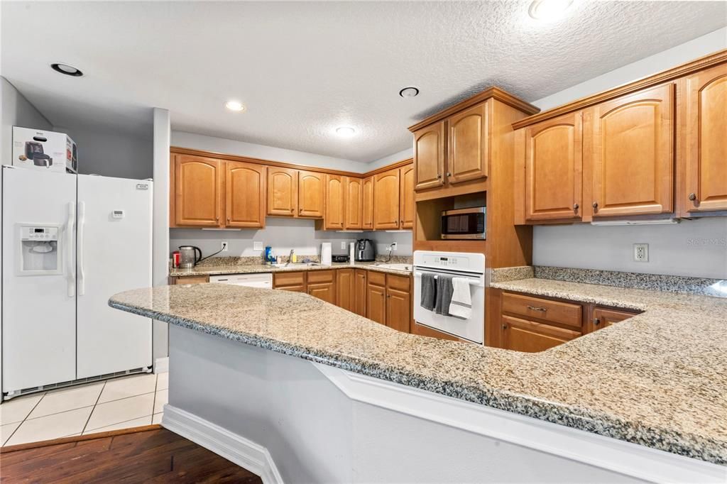 Activo con contrato: $2,175,000 (6 camas, 6 baños, 6738 Pies cuadrados)