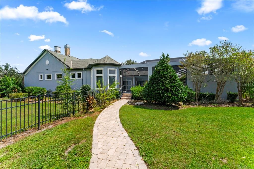 Activo con contrato: $2,175,000 (6 camas, 6 baños, 6738 Pies cuadrados)