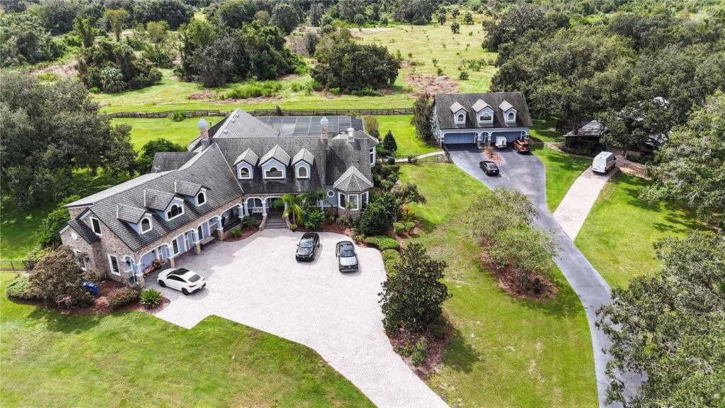 Activo con contrato: $2,175,000 (6 camas, 6 baños, 6738 Pies cuadrados)