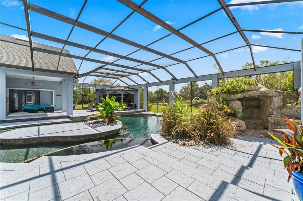 Activo con contrato: $2,175,000 (6 camas, 6 baños, 6738 Pies cuadrados)