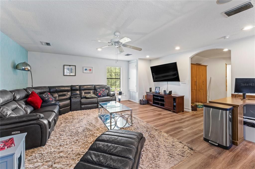 Activo con contrato: $2,175,000 (6 camas, 6 baños, 6738 Pies cuadrados)