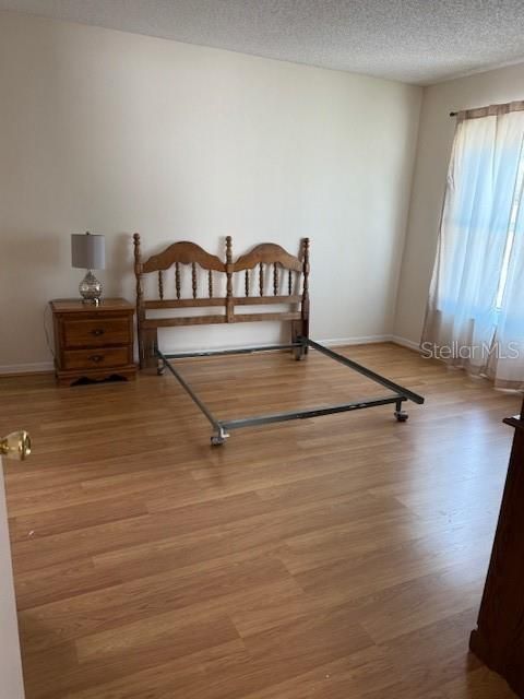 待售: $275,000 (2 贝兹, 2 浴室, 1214 平方英尺)