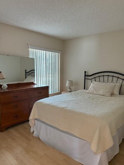 待售: $275,000 (2 贝兹, 2 浴室, 1214 平方英尺)