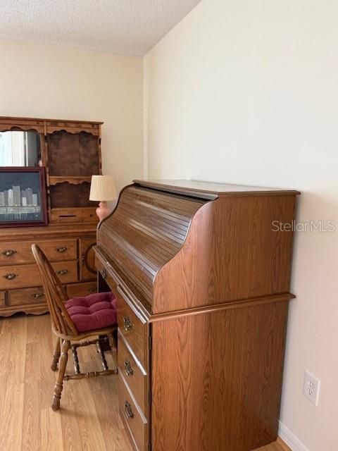 待售: $275,000 (2 贝兹, 2 浴室, 1214 平方英尺)