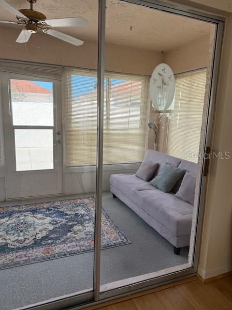 待售: $275,000 (2 贝兹, 2 浴室, 1214 平方英尺)