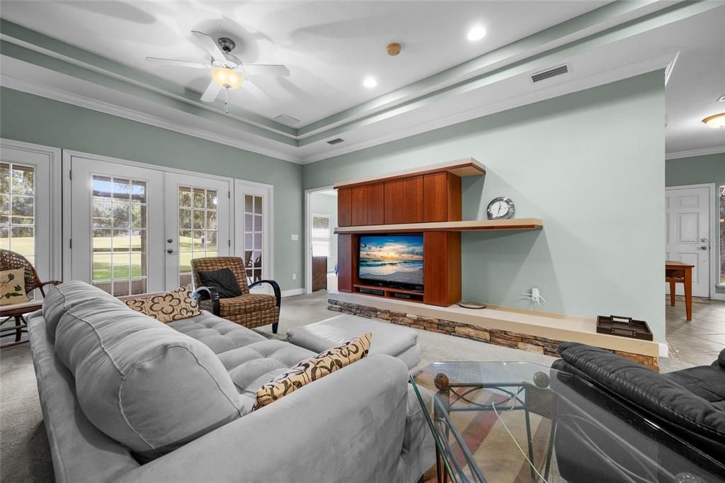 En Venta: $287,000 (2 camas, 2 baños, 1701 Pies cuadrados)