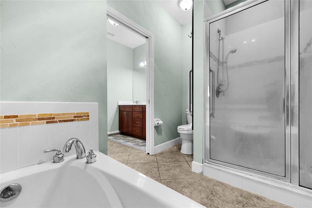 En Venta: $287,000 (2 camas, 2 baños, 1701 Pies cuadrados)