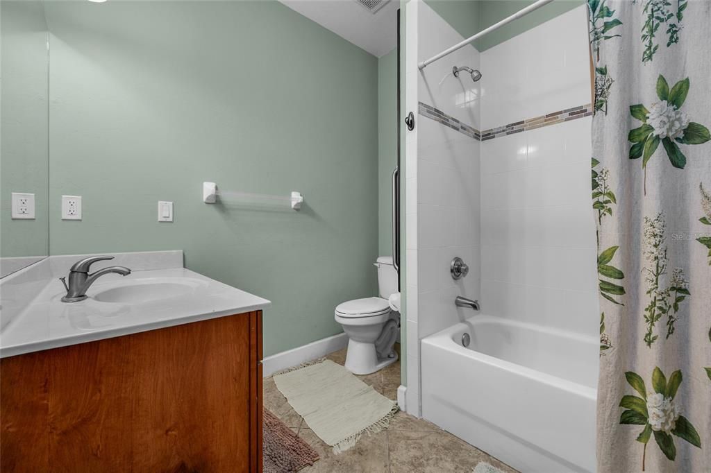 En Venta: $287,000 (2 camas, 2 baños, 1701 Pies cuadrados)