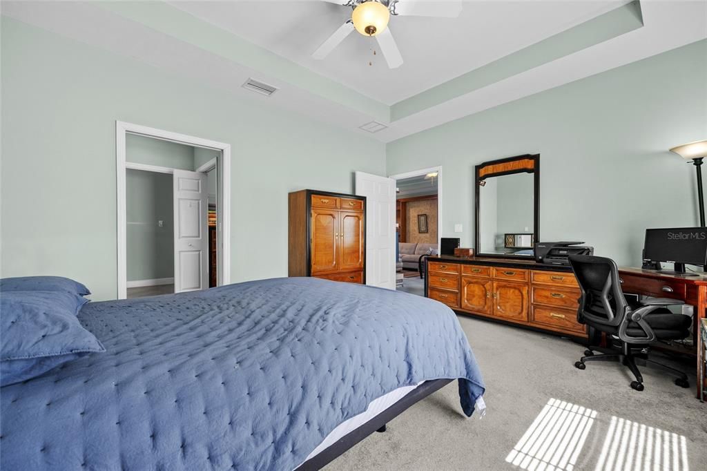 En Venta: $287,000 (2 camas, 2 baños, 1701 Pies cuadrados)