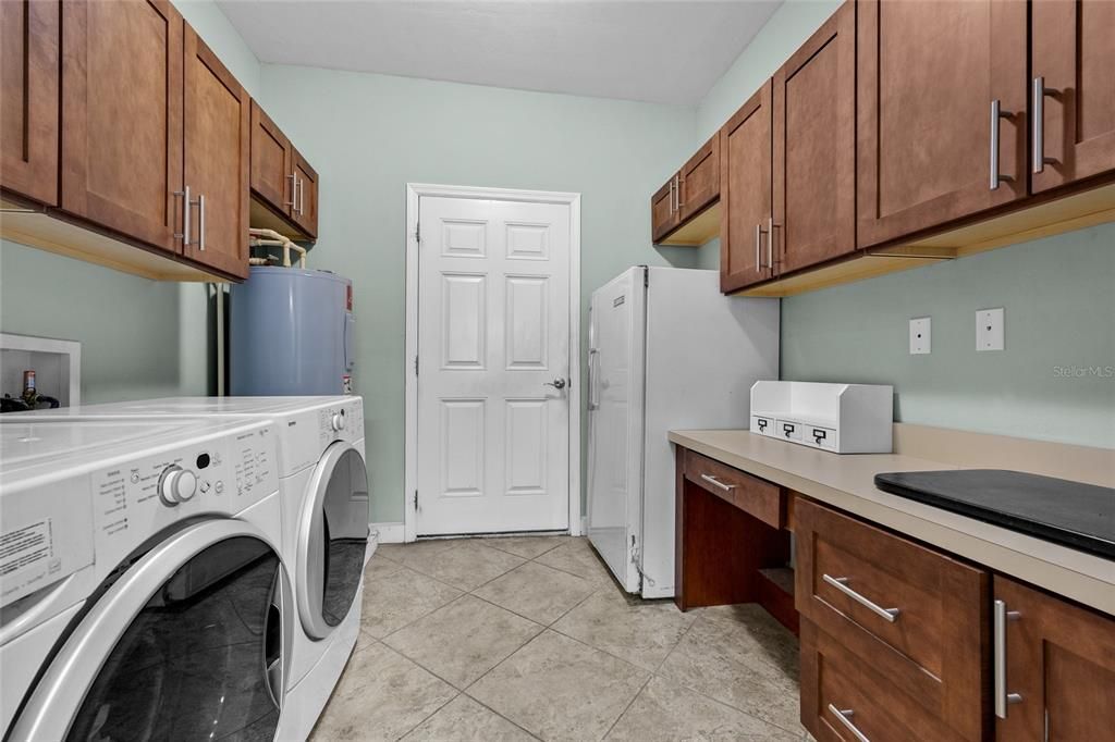 En Venta: $287,000 (2 camas, 2 baños, 1701 Pies cuadrados)