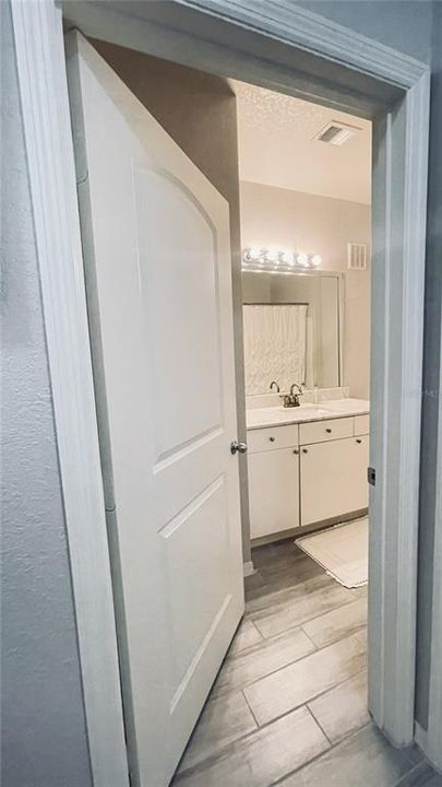 For Sale: $214,900 (1 beds, 1 baths, 800 Square Feet)