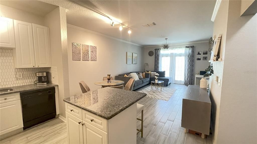 For Sale: $214,900 (1 beds, 1 baths, 800 Square Feet)