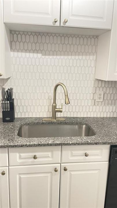 For Sale: $214,900 (1 beds, 1 baths, 800 Square Feet)